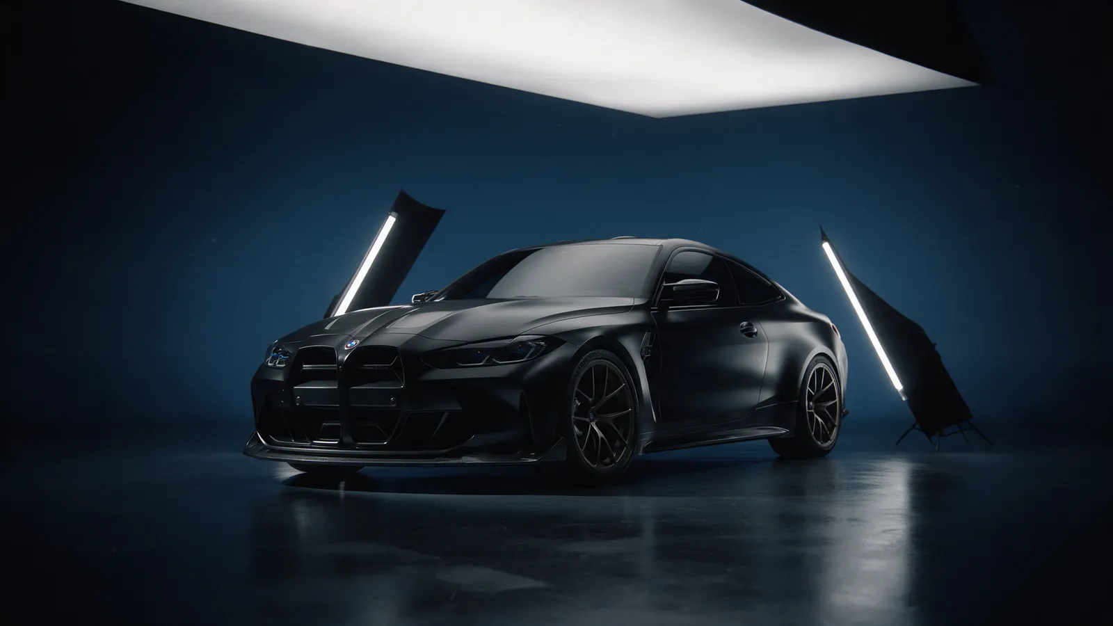 BMW M4 CSL con vinil negro mate y fibra de carbono