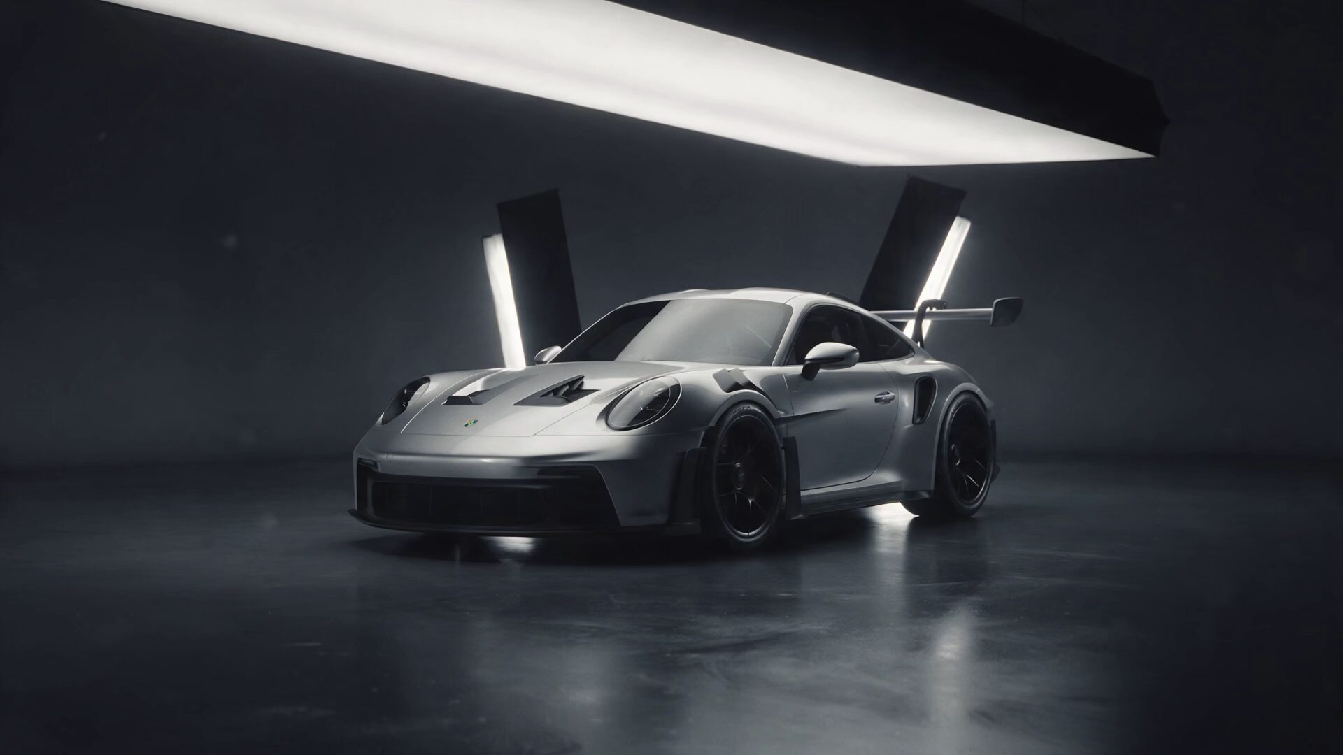 Porsche GT3 RS plateado que se envuelve en vinil cian KORAZA